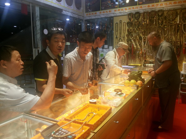 一錘定音首席鑒定專家鄧丁三老師與楊景榮老師來(lái)濰坊與張老師交流...(4)
