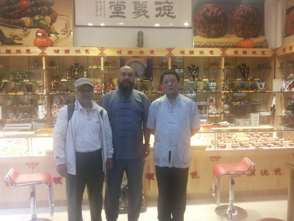 一錘定音首席鑒定專(zhuān)家鄧丁三老師與楊景榮老師來(lái)濰坊與張老師交流...